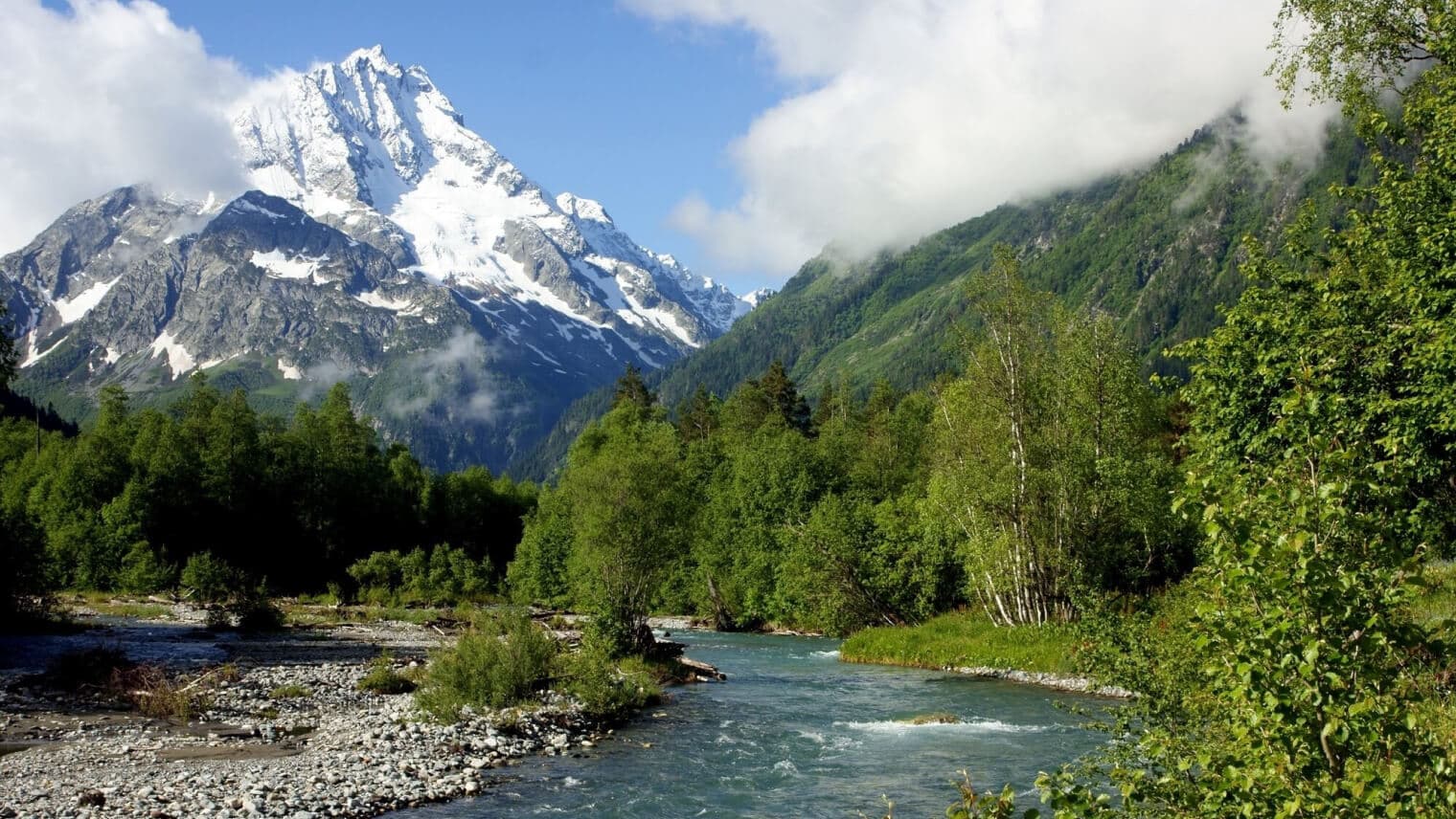 Кавказская кухня и атмосферный гастрономический кадр