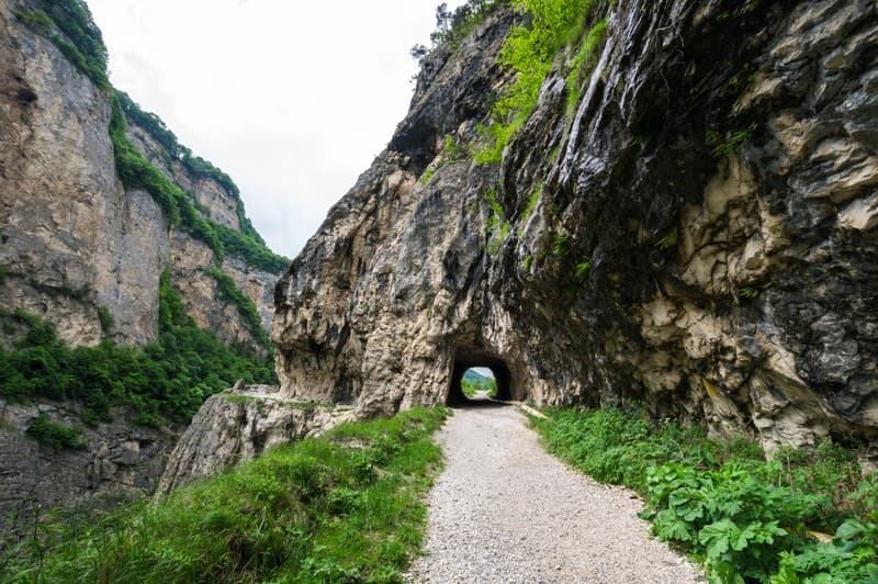Панорама ущелья и гор Верхней Балкарии